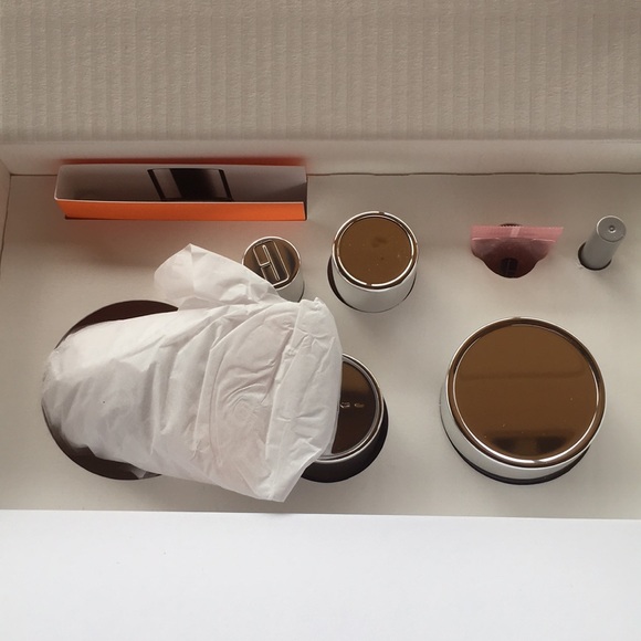 NWOT - Clinique Gift Set - Picture 2 of 3